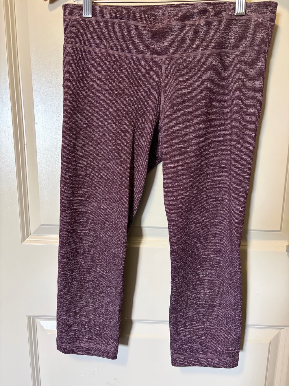 Under armor cropped purple Heather pants with side pocket